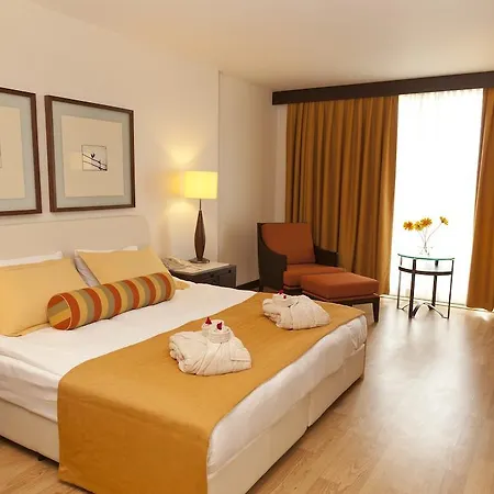 Queen's Park Turkiz Hotel